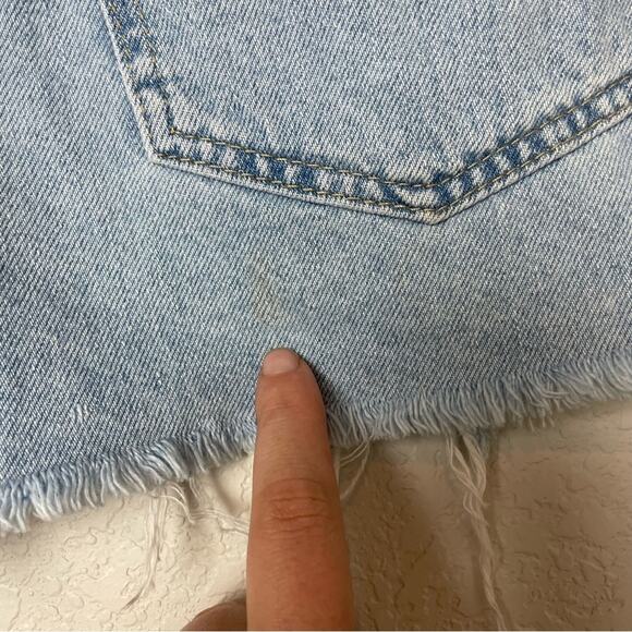 FOREVER 21 Premium Denim Cutoff Light Denim Shorts Size 29 - Picture 4 of 7